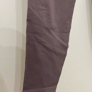 Never worn LULULEMON ribbed legging